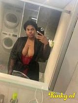 Emma - Ik ben zo geil, ik wil je pijpen tot je klaarkomt.