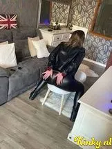 roxana-bdsm-via-kinky-68da7ed8c6c1e00013daa56b