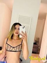 Emma - Hete blondine houd van feesten en zuigen