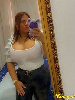 celine-escort-via-kinky-68dfbc1f034a850013eaa97d