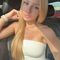 elle-virtual-sex-via-kinky-68e665d3c6c1e00013dab4bf