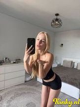 elle-virtual-sex-via-kinky-68e665d3b6e471001315fa4b