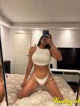 Lisa - Big-assed brunette with multiple orgasms