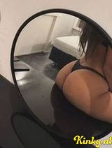 Lisa - Big-assed brunette with multiple orgasms