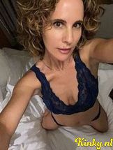 eva-erotische-massage-via-kinky-68ea2a3d2f74810013c852b0