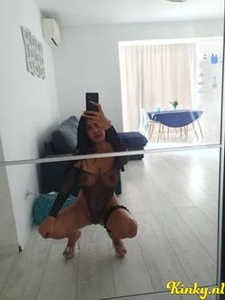 medea-erotische-massage-via-kinky-68e92a66c6c1e00013dab983
