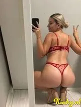 khloe-virtual-sex-via-kinky-68ef48f4b6e47100131604b8