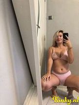 khloe-virtual-sex-via-kinky-68ef48f46414c600131a6a90