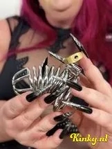 meesteres-catastrov-bdsm-via-kinky-699454395421ac0013e1dbf8