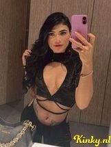 esmeralda-escort-via-kinky-68f869a1aef88e0013c993ad