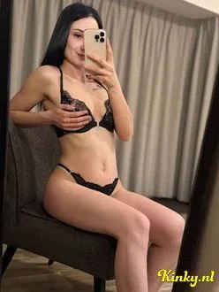 vichi-escort-via-kinky-69958a34adab7b0014180178