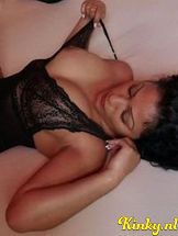 carmen-erotische-massage-via-kinky-68f65935f65b70001392f351