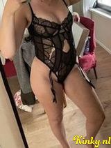 Kelly - Jong milfje gaat wild