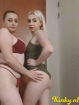 Sara & Natalie - Hot Girls