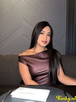 sofi-escort-via-kinky-68ff79910e66ef00137b3d1b