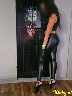 mistress-julia-bdsm-via-kinky-691d1427a9c49d0013968f6d