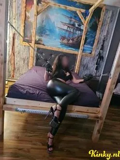 mistress-julia-bdsm-via-kinky-691d14295a625a00138ae73b