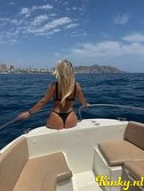 selena-prive-ontvangst-via-kinky-690cd68b0e66ef00137b588c