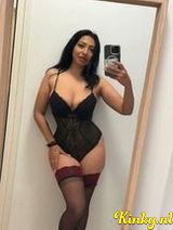 Elle - New party girl in town