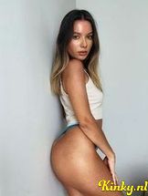 kriss-virtual-sex-via-kinky-69037abff65b700013931085