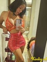 Samantha - beautiful brunette, with beautiful curves:)