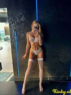 ella-escort-via-kinky-6903d80ef044d900134e3300