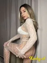 Sofia - Round juicy butt