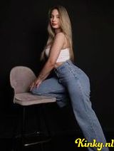 Sofia - Round juicy butt