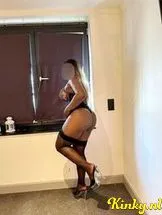 melanie-prive-ontvangst-via-kinky-690a0c155a625a00138ac28d