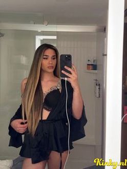 valenttina-prive-ontvangst-via-kinky-690b5b49a9c49d00139672c9