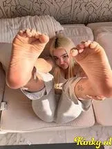 lolla-virtual-sex-via-kinky-690baac9f044d900134e3f1e