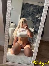 lolla-virtual-sex-via-kinky-690dea25a9c49d001396777e