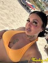 Jasmine - Hello, I'm Jasmine, I'm 26 years old.