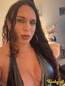 selena-ts-prive-ontvangst-via-kinky-6932de745345040012b4aa24