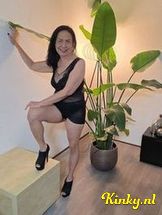 rosa-erotische-massage-via-kinky-698f37ade4faf00014eb5f48