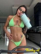 Serena - First time in the city, his perfect girlfriend.