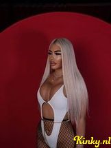 rihanna-escort-via-kinky-6918ccdf96de780013836fc9