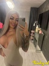 rihanna-escort-via-kinky-6918ccddf65b70001393359a