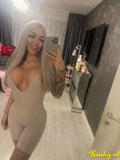 rihanna-escort-via-kinky-6918ccdc2ae1c70012230b5a