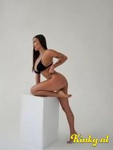 kamila-virtual-sex-via-kinky-692ef4691d2a780013f73ffa