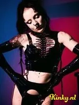 moir-bdsm-via-kinky-6929f7c3f6f33000132f59e3