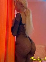 suzi-escort-via-kinky-692048f95a625a00138aee4a