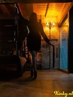 meesteres-summer-bdsm-via-kinky-69206804f044d900134e6381