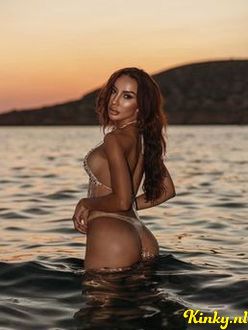 natasha-escort-via-kinky-692831195cb7bf00138009a2