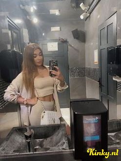 andreea-escort-via-kinky-693bfa04d30fad0013612fb7