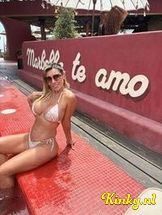 adriana-prive-ontvangst-via-kinky-69396ceaf748bb00124c75ad