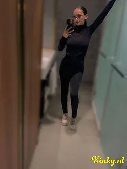 amyra-erotische-massage-via-kinky-69475ca6487716001316393e