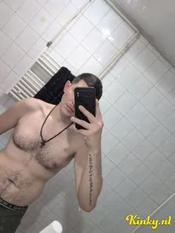 luis-escort-via-kinky-69446e3cada457001358374f
