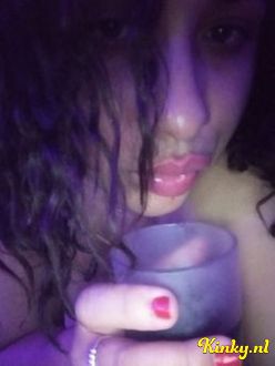 katty-erotische-massage-via-kinky-698120bbbb927a00130a4c58