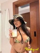 Khloee - The Hottes Brunette